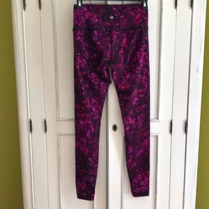 Lululemon Wunder Under Yoga Pants Size 6
